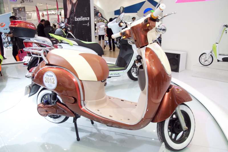 2012年天津电动车展会爱玛电动车新款车型图
