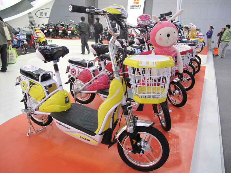 2011年天津电动车展会爱玛电动车新品