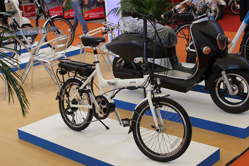 新日锂电池电动车 - 2011年上海自行车展锂电
